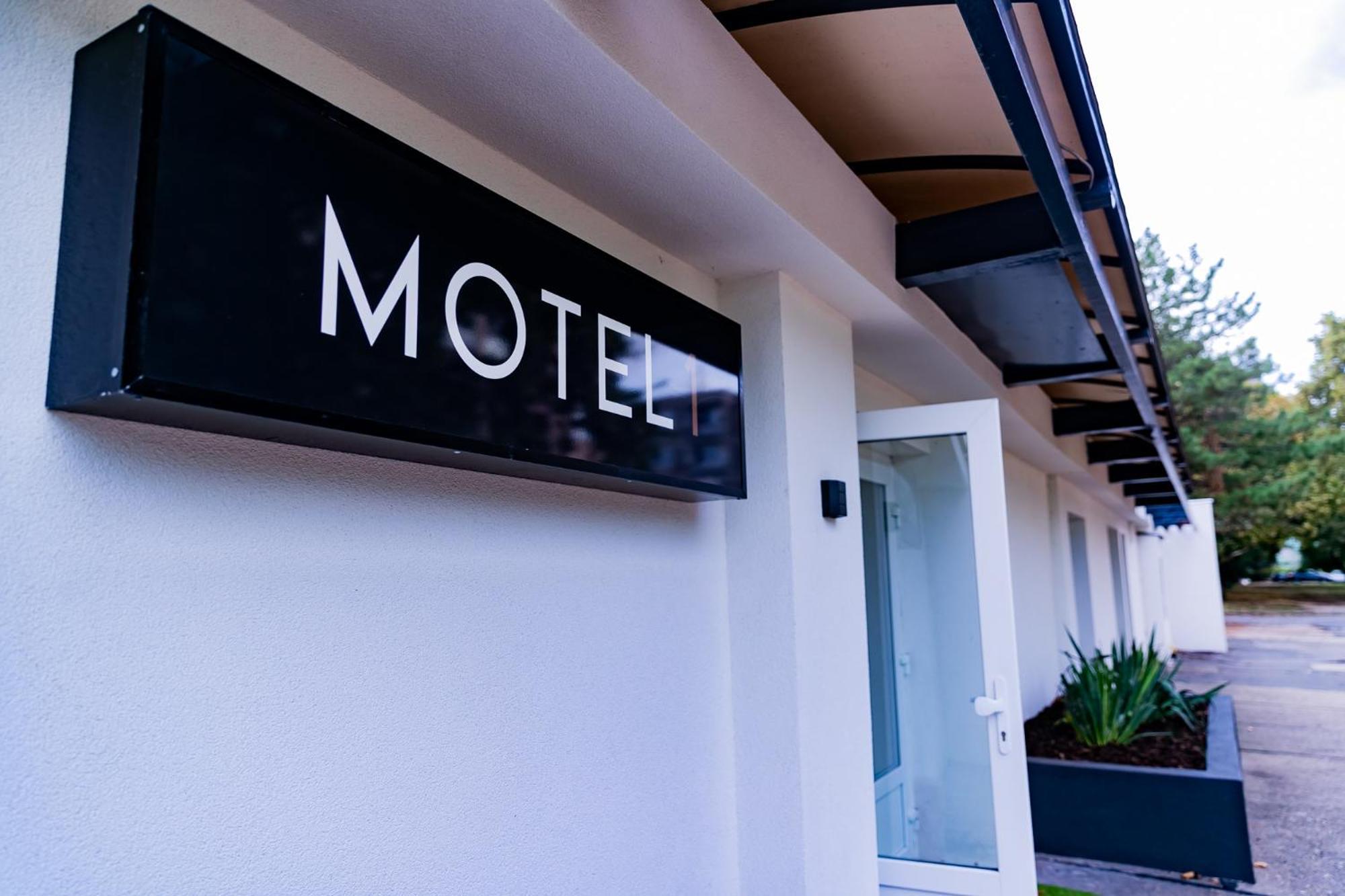 Motel1- A Megfizetheto Luxus! Dunaújváros Dış mekan fotoğraf