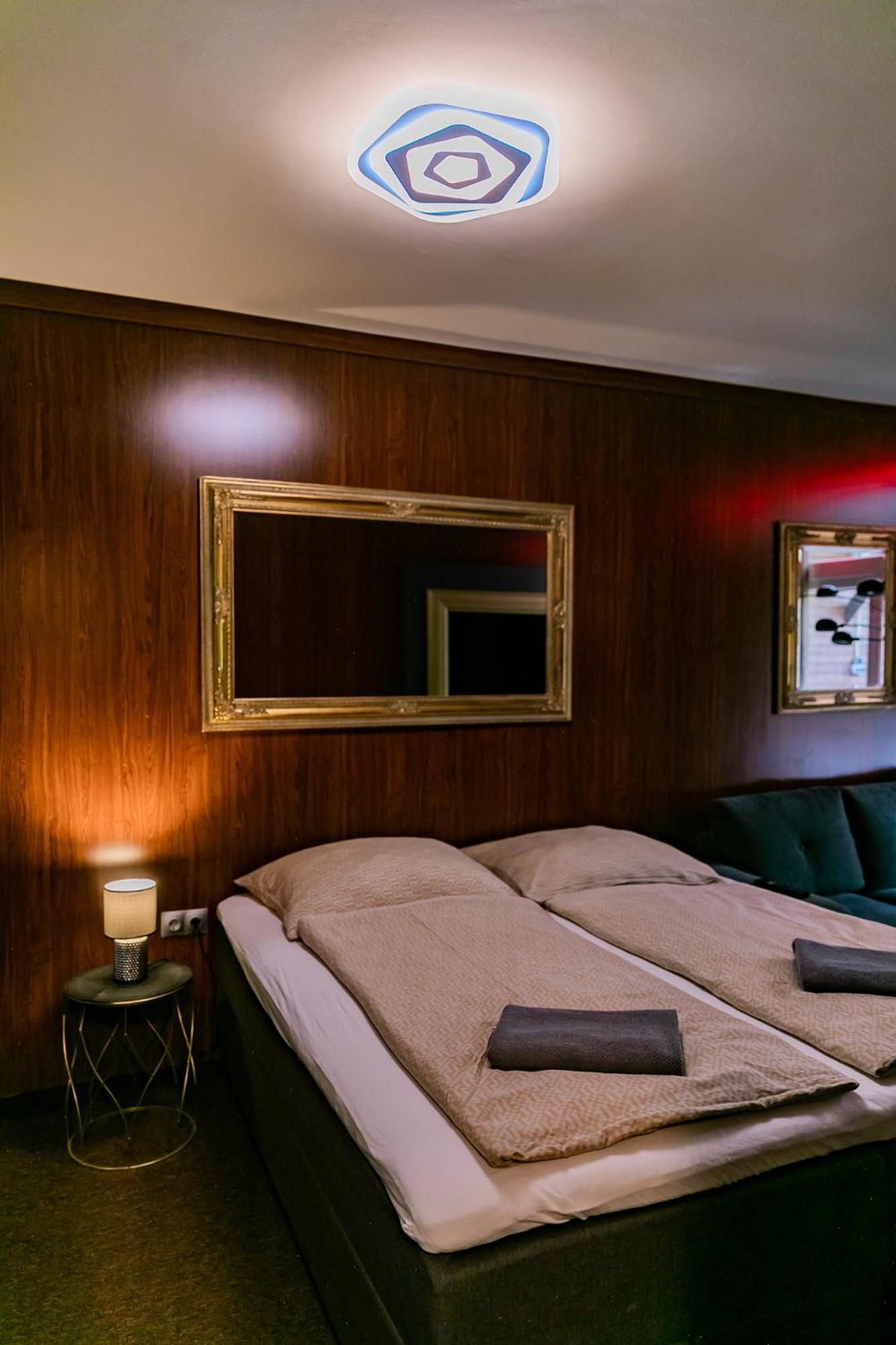 Motel1- A Megfizetheto Luxus! Dunaújváros Dış mekan fotoğraf